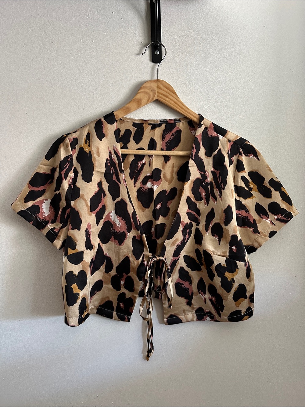 Leopard Print Tie-Front Crop Top - Black & Tan
